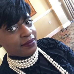 Meet your Posher, Claudia